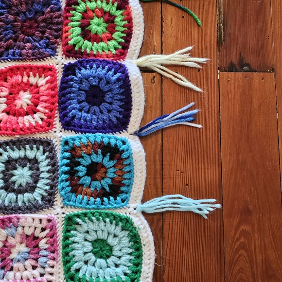 Vintage 70's hand crochet granny square blanket afghan throw 44x71 - Picture 4 of 4